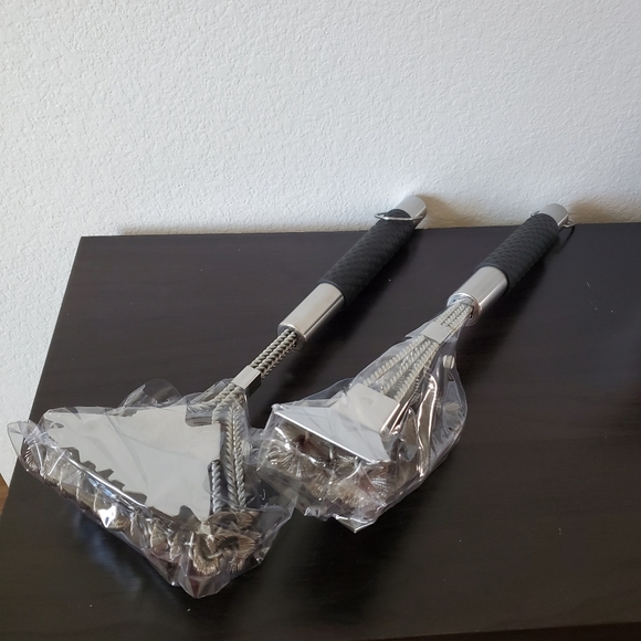 NIB Set of 2 Grill Brushes - Picture 4 of 4